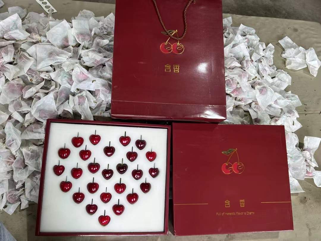 含香车厘子酒红浪漫手提袋30颗心形排列高端礼盒 - 尧晟包装樱桃系列产品